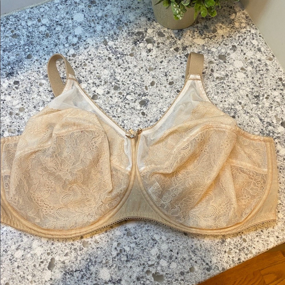 Wacoal lace underwire bra nude size 46H or 46 DDDDD